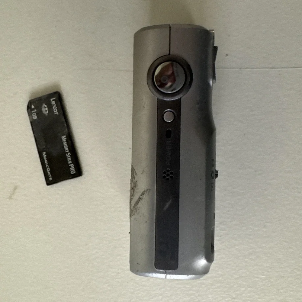 Sony Cybershot DSC-S40 4.1MP Silver Compact Digital Camera Tested No Memory Card